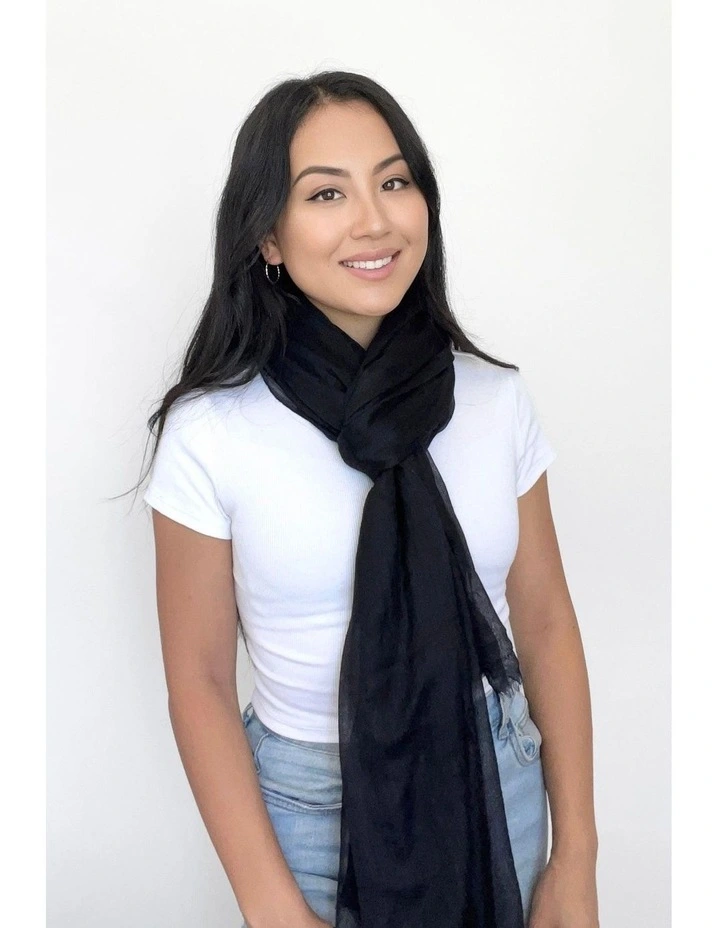 Cashmere Lightweight Wrap in Black