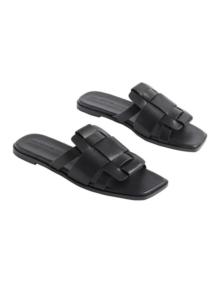 Daisie Caged Slide