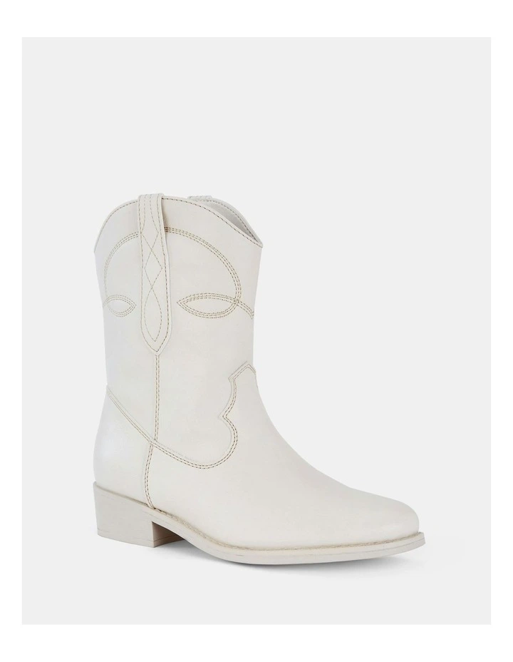 Daigon Ankle Boots in Cream