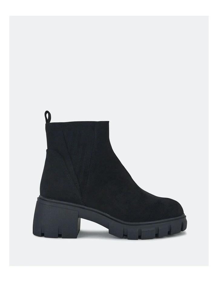 Daxton Boots in Black