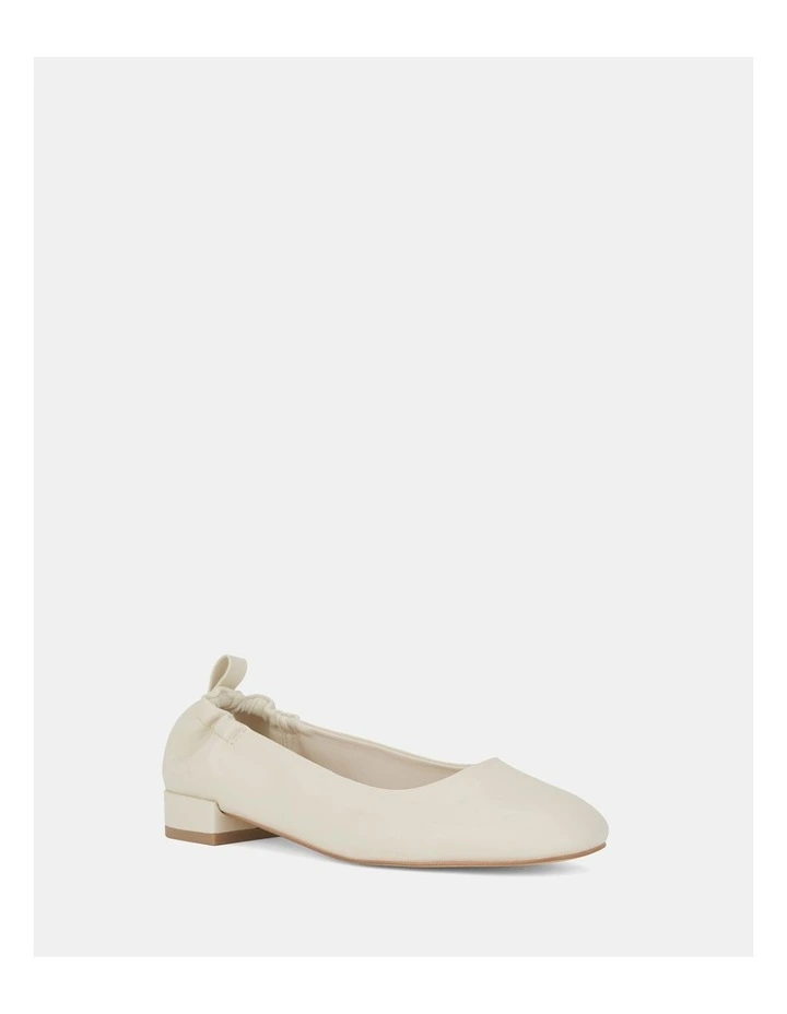 Cute Ballet Flats in Cream