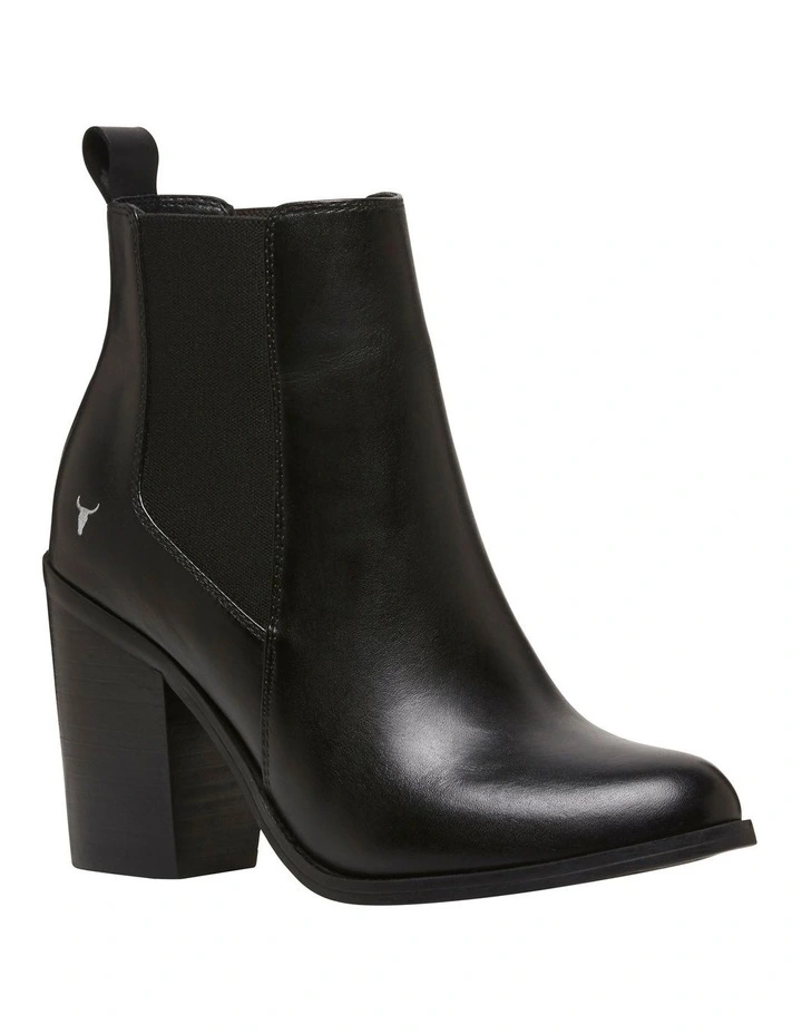 Lille Heeled Chelsea Boot in Black