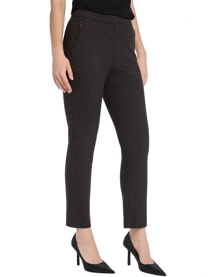 Kiss On My List Pant in Black