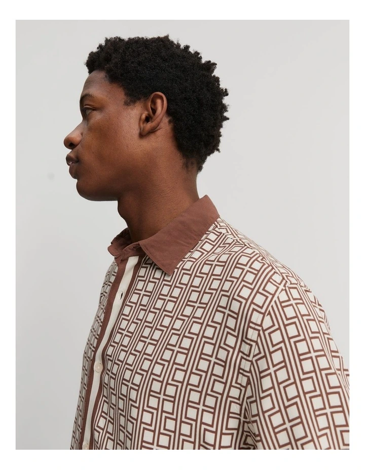 Relaxed Fit Linear Print Cotton Short Sleeve Shirt in Coffee