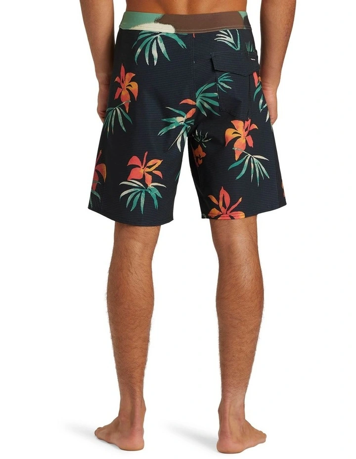 Highline Scallop 19" Boardshorts in Black