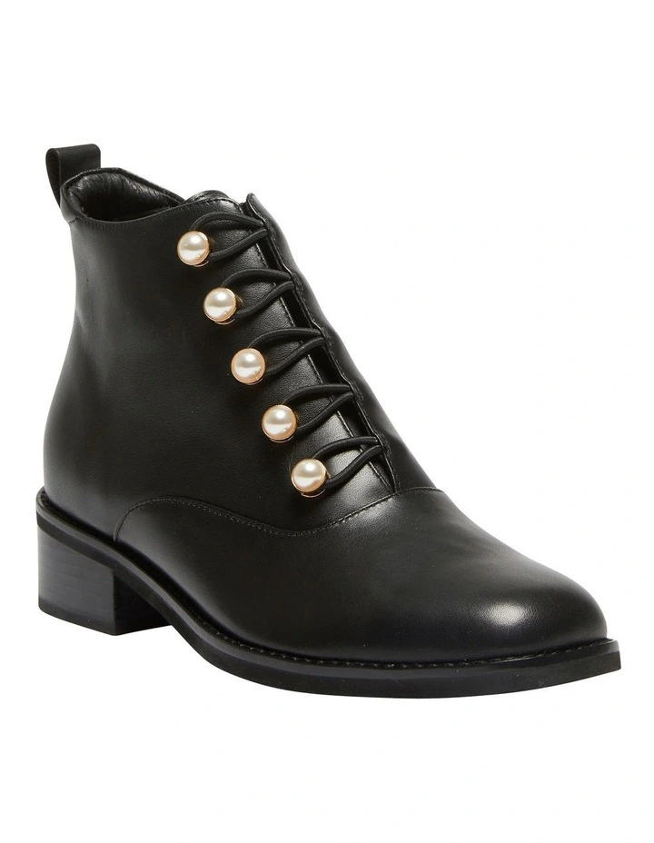 Royale Leather Boots in Black