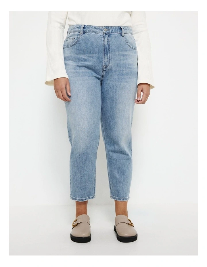 The High Rise Crop Girlfriend Jean in Light Wash