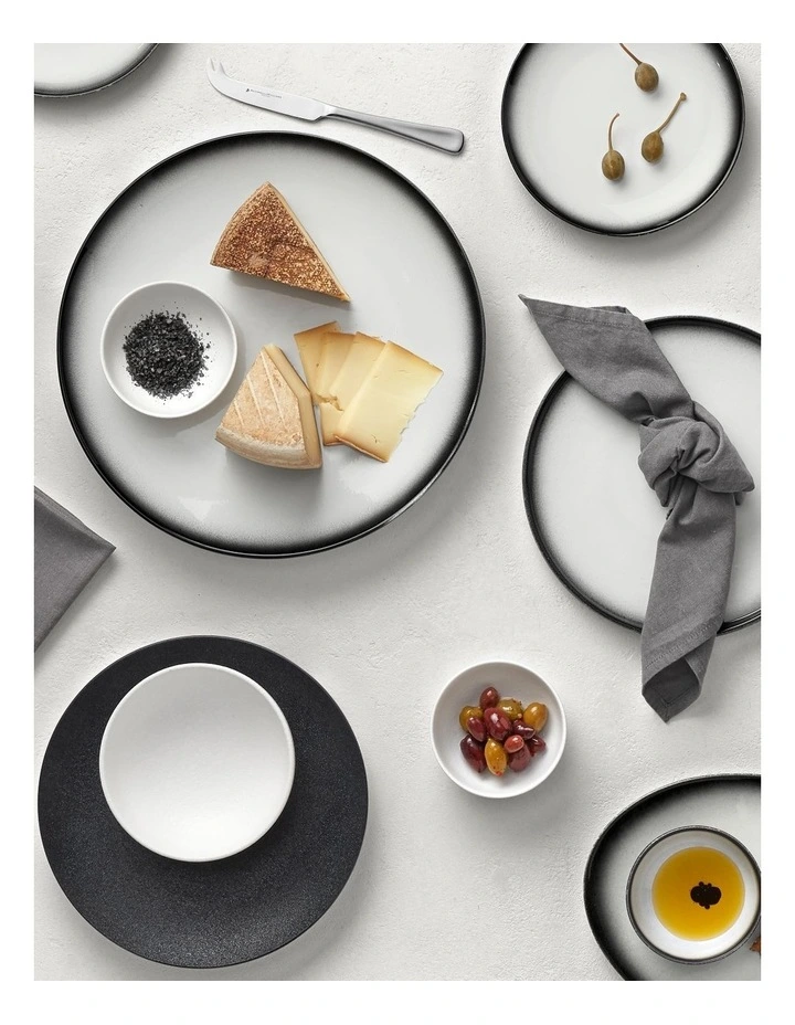 Caviar Coupe Plate 15cm in Black