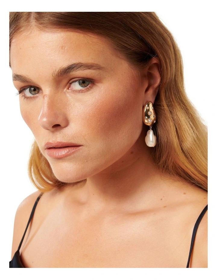 Signature Piper Pearl Earrings in Gold