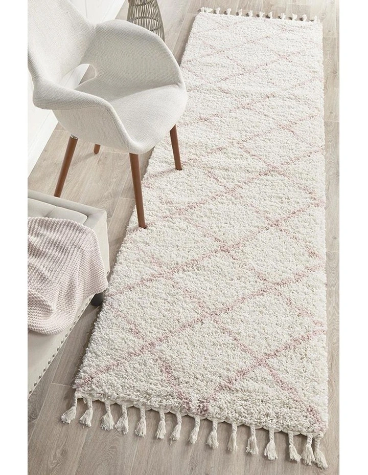Saffron 22 Runner Rug in White