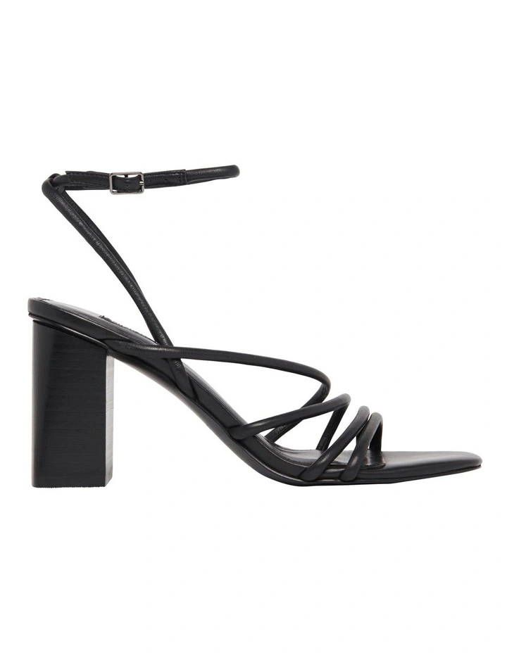 Yeap Strappy Sandal In Black