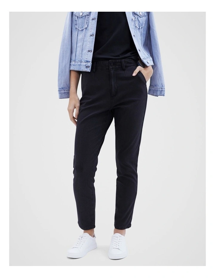 The Classic Casual Pant in Black
