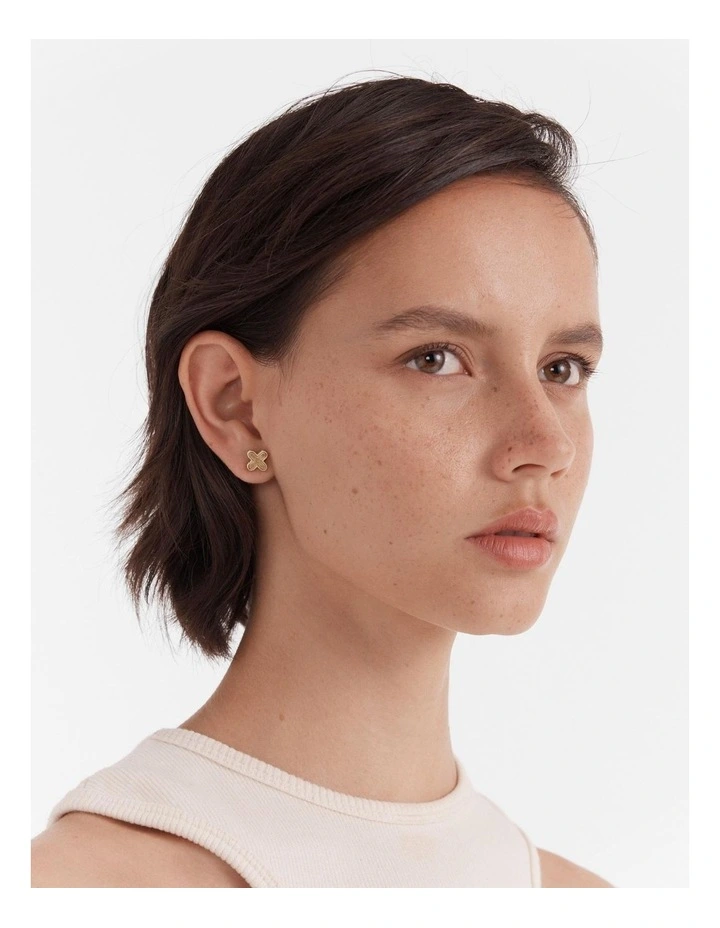 Dreamy Stud Earrings in Soft Gold