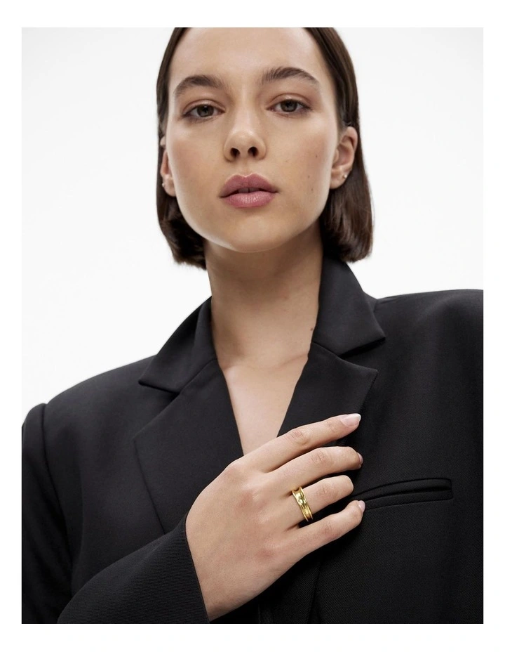 Sculptural Ring in Gold