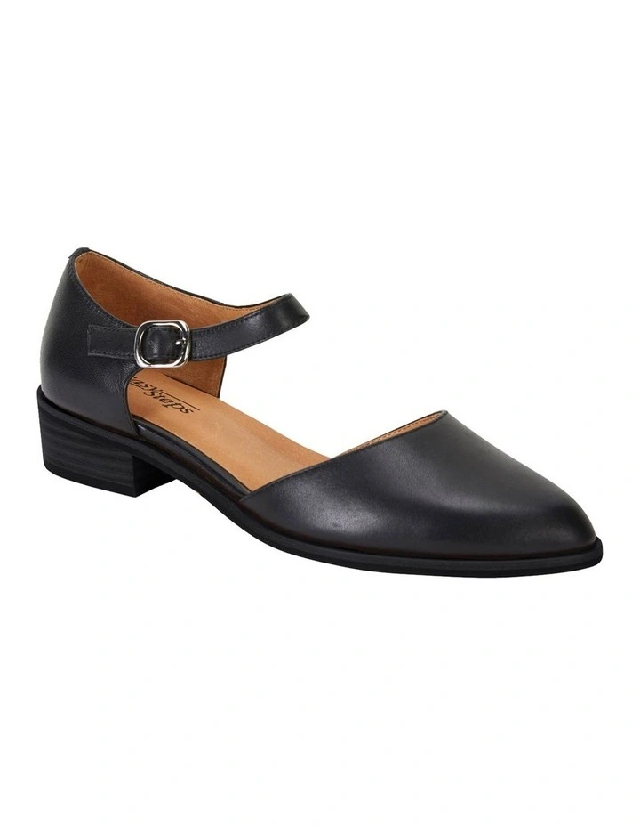 Jesinta Black Glove Flat Shoes