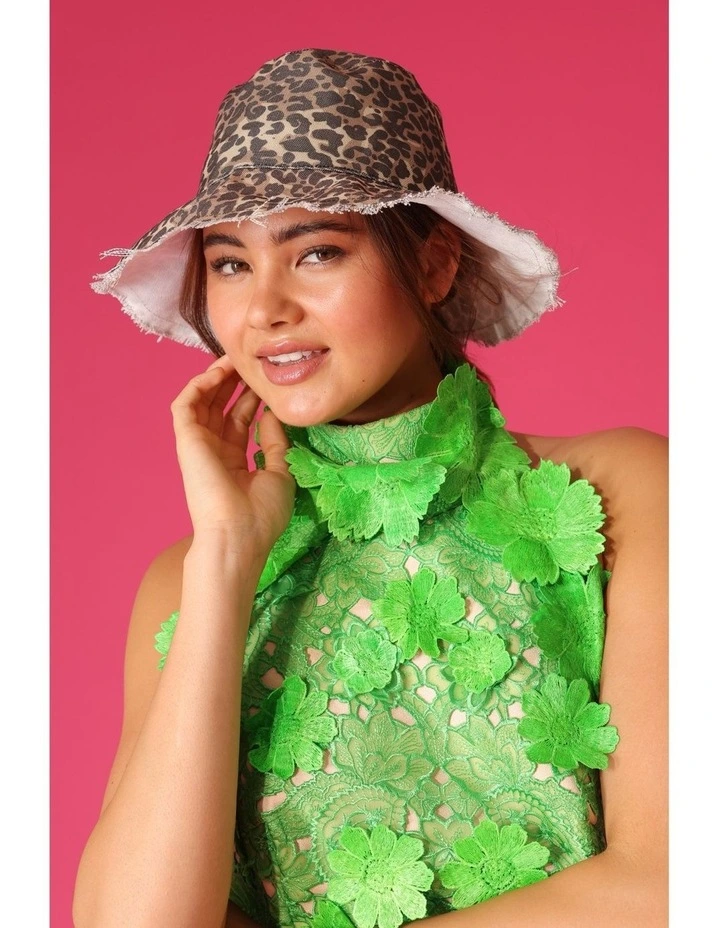 Nika Bucket Hat in Brown