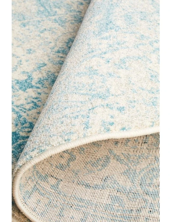 Evoke Glacier Transitional Round Rug in White Blue