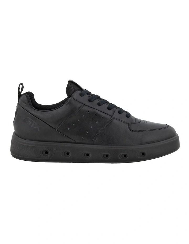 Street 720 Sneaker in Black