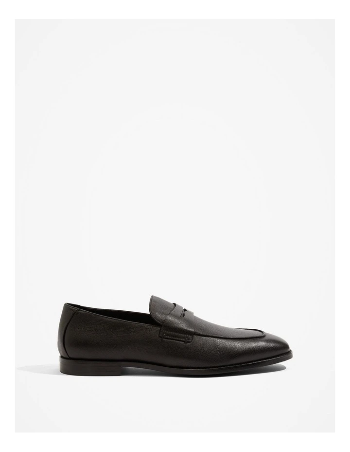 Classic Loafer in Black
