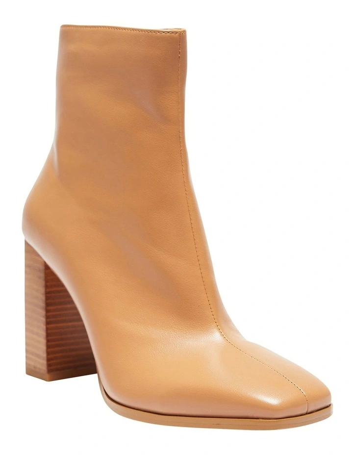 Dainty Boots In Dark Camel Smooth