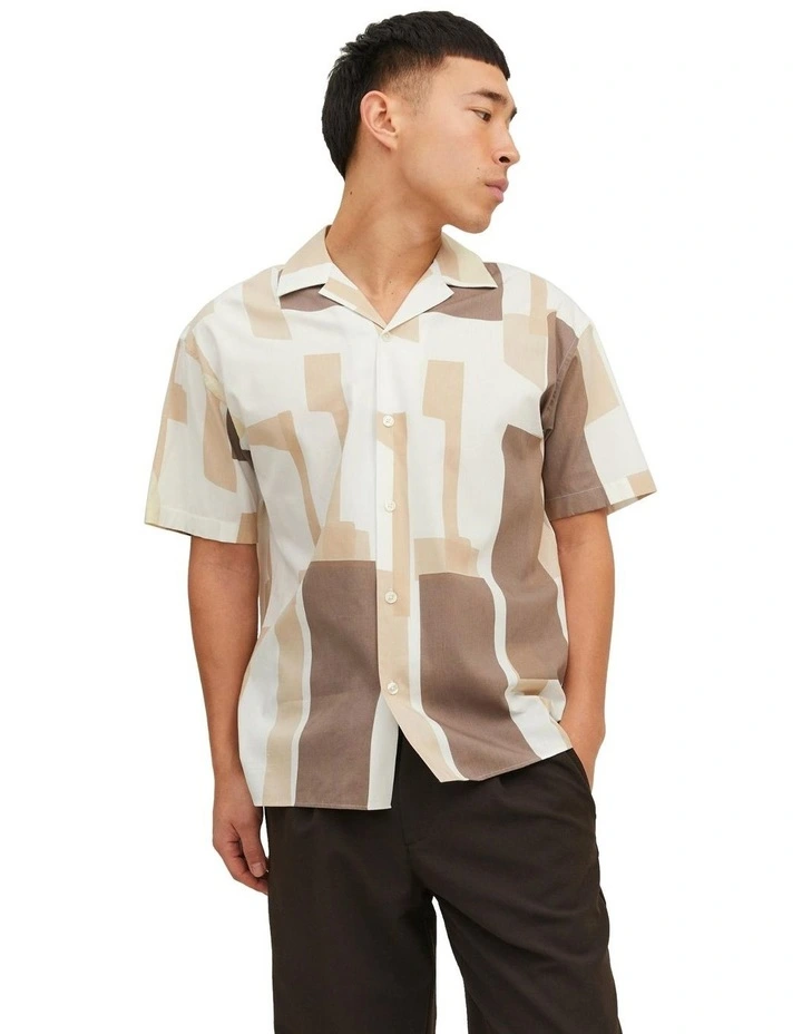 Motive Resort Shirt in Beige