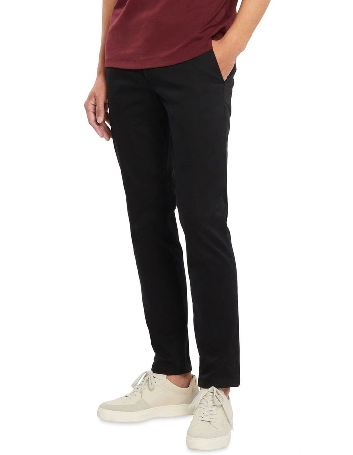 1985 Essential Bleecker Slim Fit Chino in Black