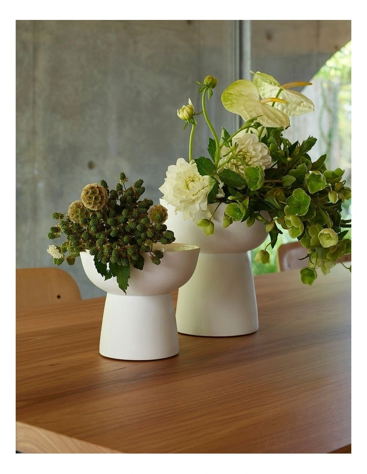 Clive Small Vase in Snow