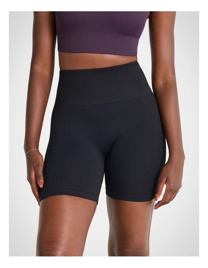 Seamless Rib Mid Thigh Bike Shorts in Black