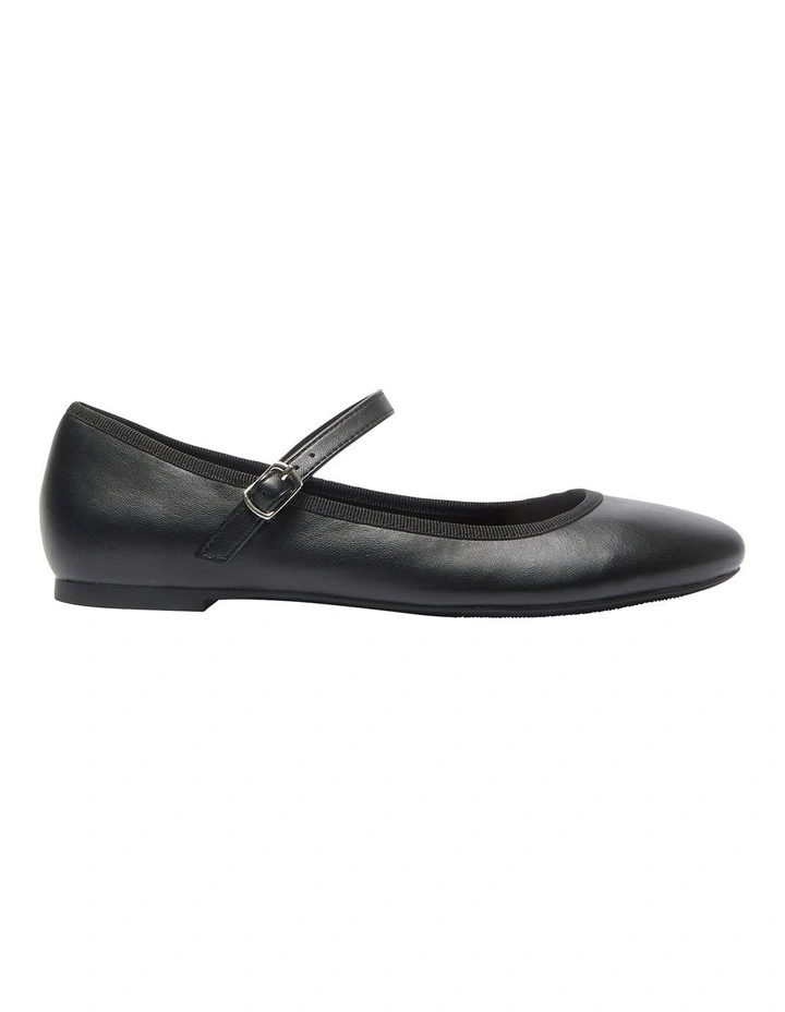 Sweet Flat Shoes in Black