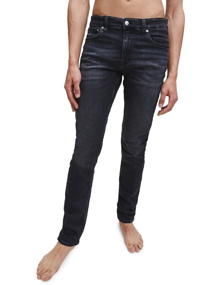 026 Low Rise Slim Jeans in Black