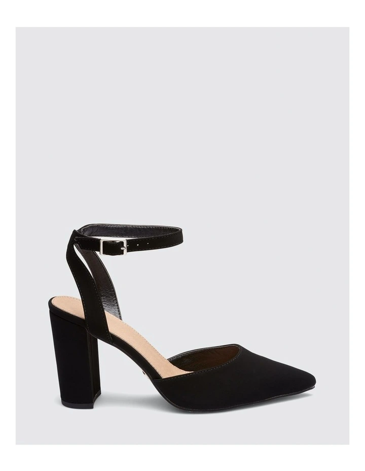 Ivie Pumps in Black