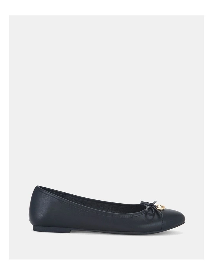 Captive Ballet Flats in Black
