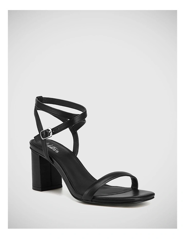 Carelinah Leather Sandal in Black
