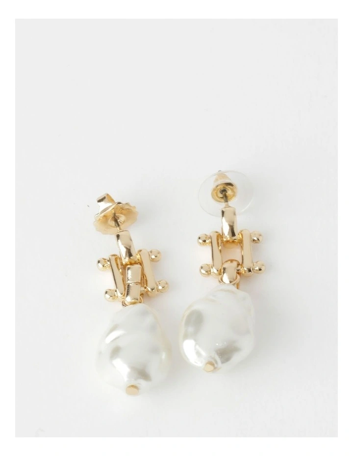 Pearl Drop Earrings in Gold