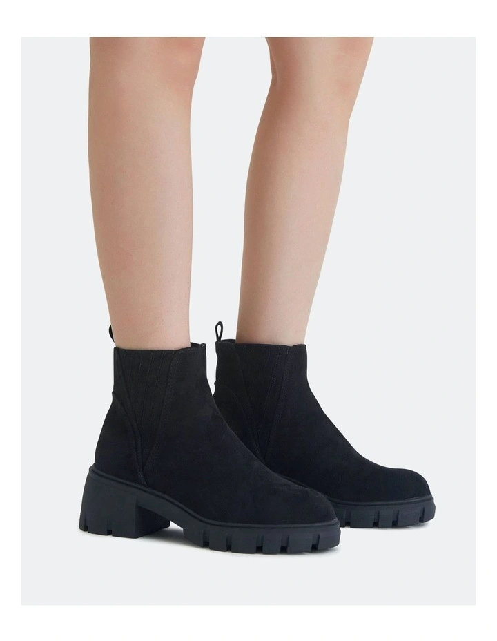 Daxton Boots in Black