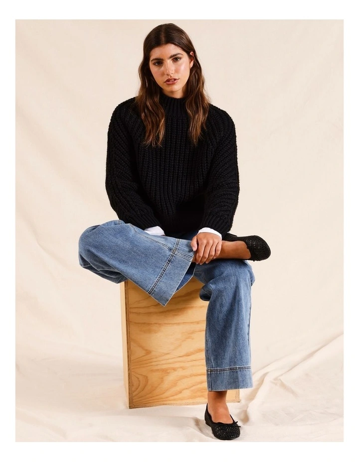 Cora Flat Shoes in Black