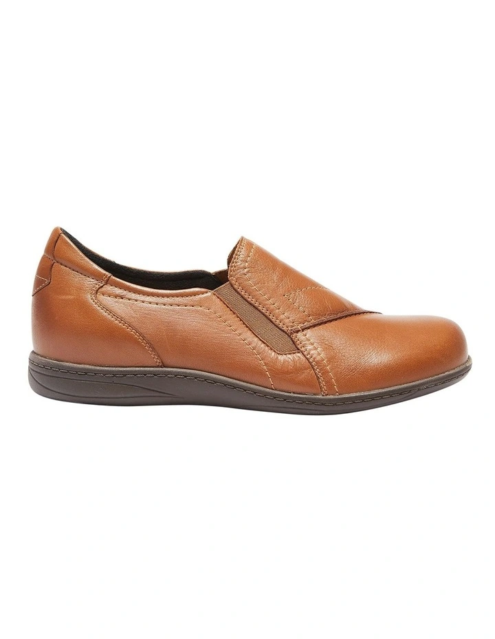 Latrobe Flat Shoes In Mid Brown Glove