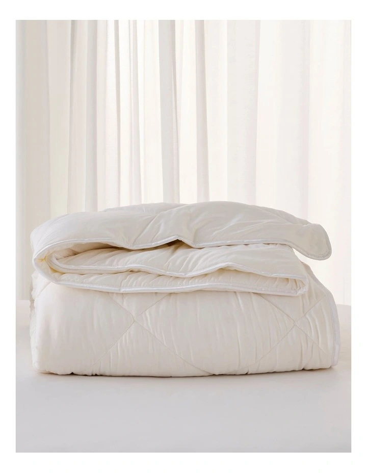 Homestead Australian Super Wash Wool With Bamboo Quilt White