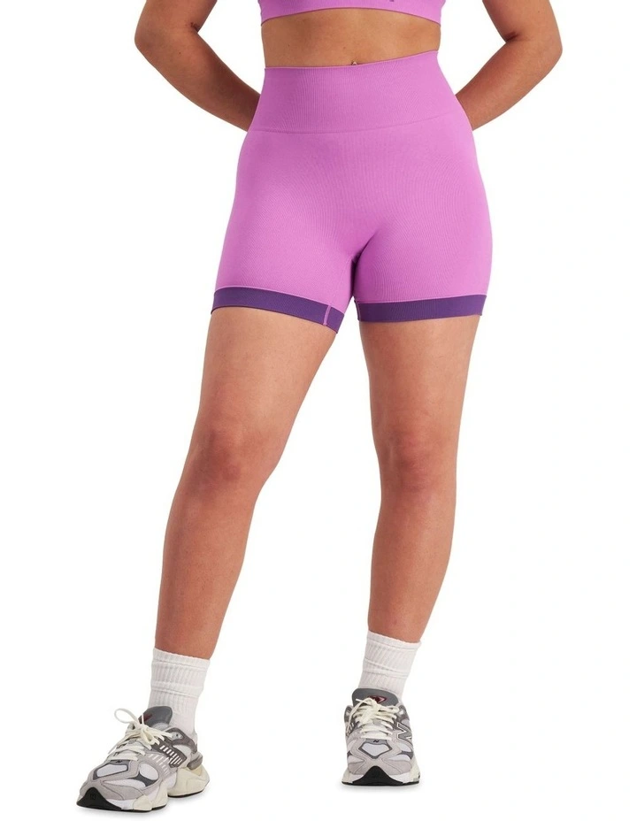 Move Seamless Hot Shorts in Vivid Orchid