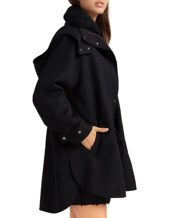 Heavy Hearted Detachable Hooded Coat in Black