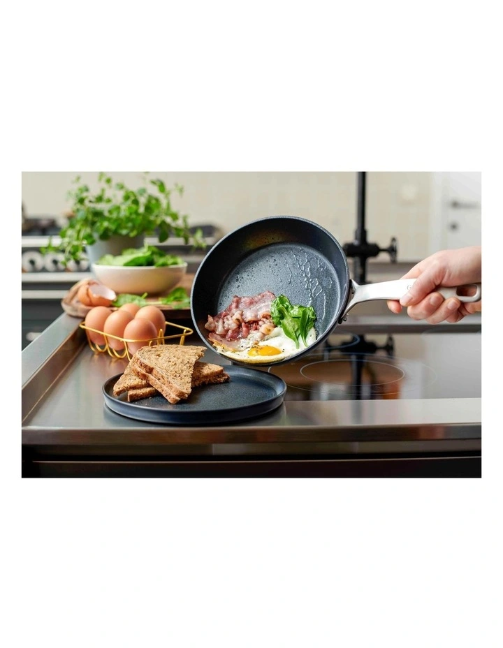 Copenhagen Open Frypan 24cm in Black