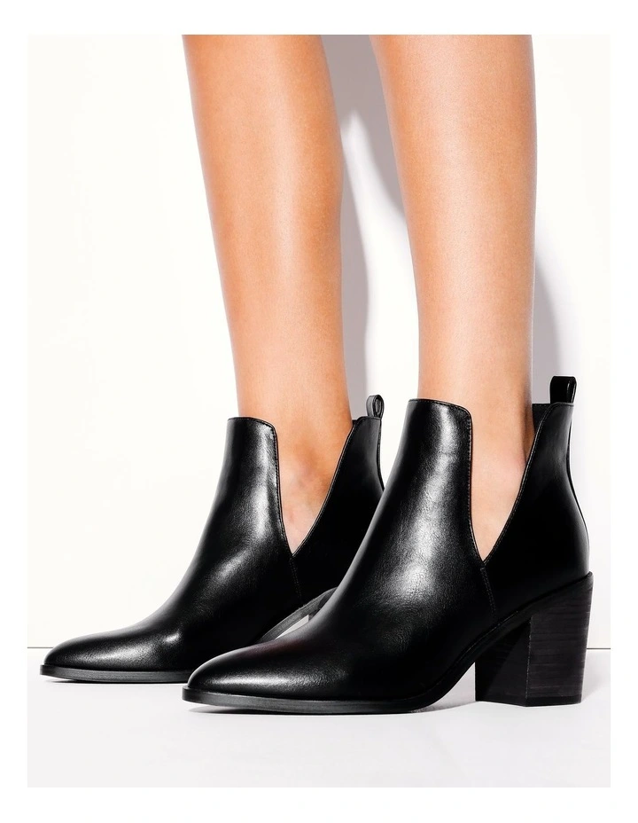 Willa Boot In Black