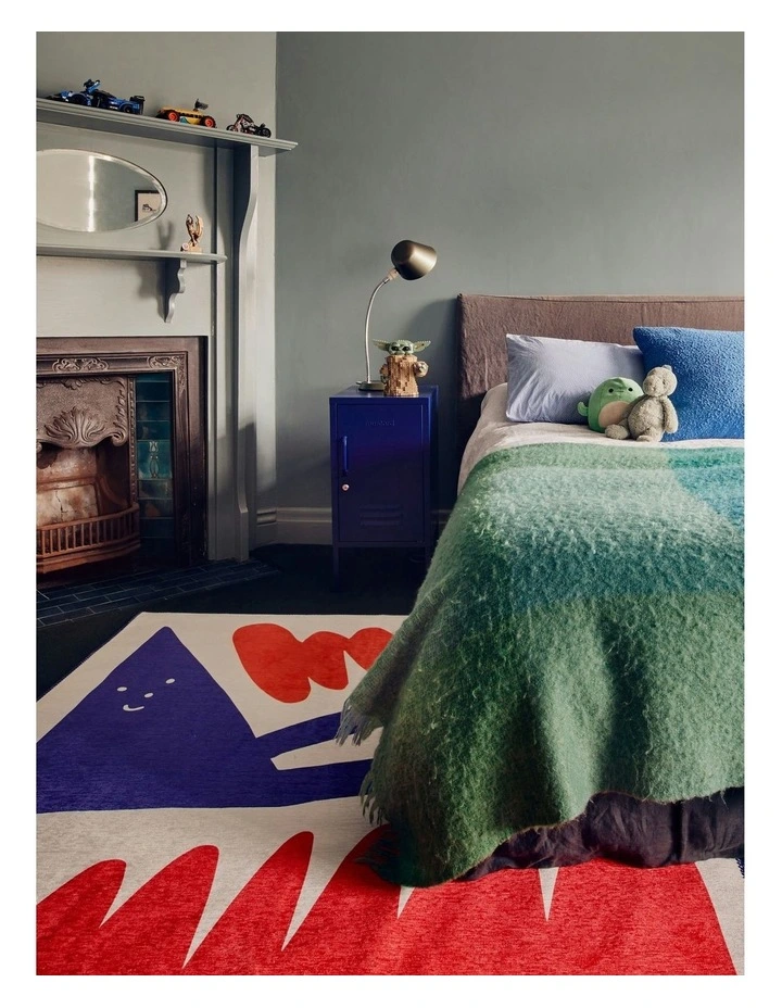 Friends Washable Chenille Rug in Red