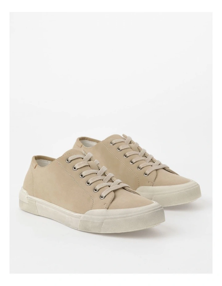 Howie Sneaker in Cream