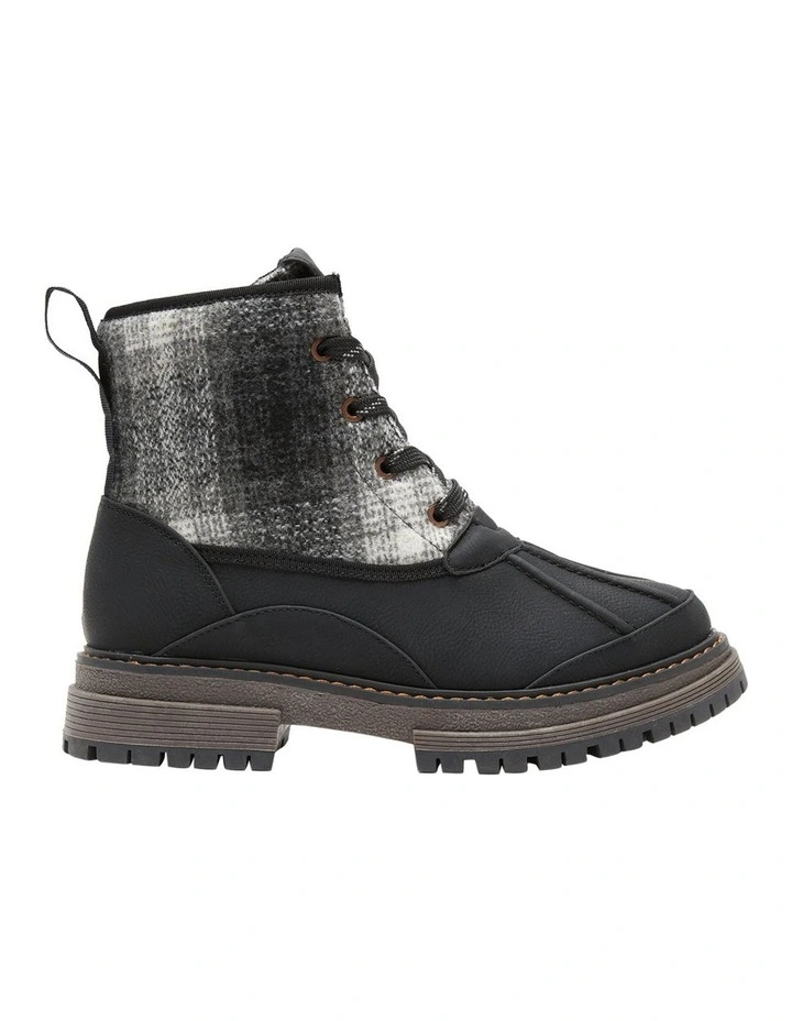 Hail Ya Winter Boots in Black