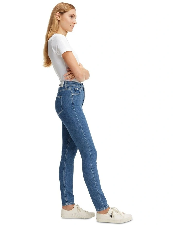 High Rise Skinny jean in Denim Medium