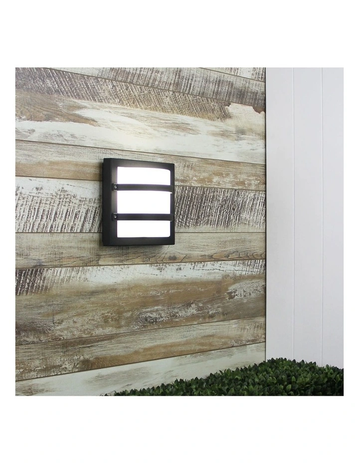 Largo Premium Outdoor Bulkhead Light Black