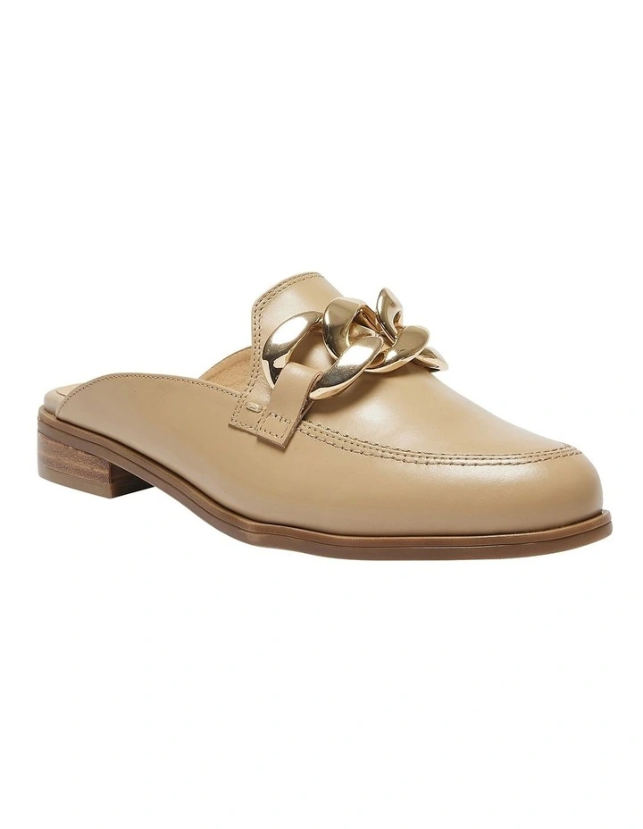 Pivot Flat Leather Shoes in Nude