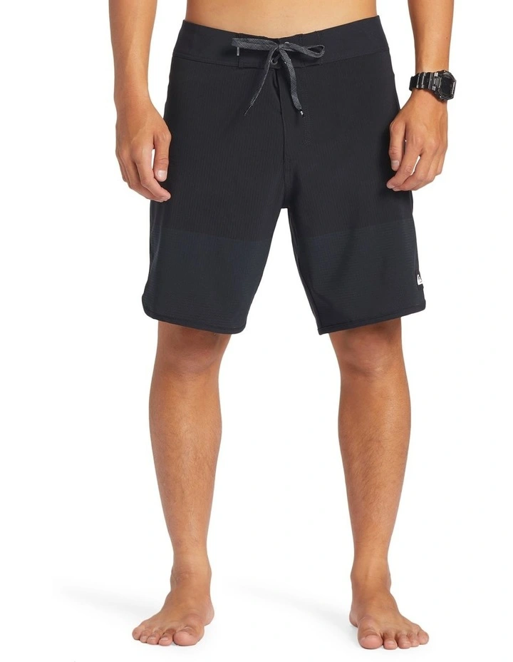 Highlite Scallop 19 Boardshorts in Black
