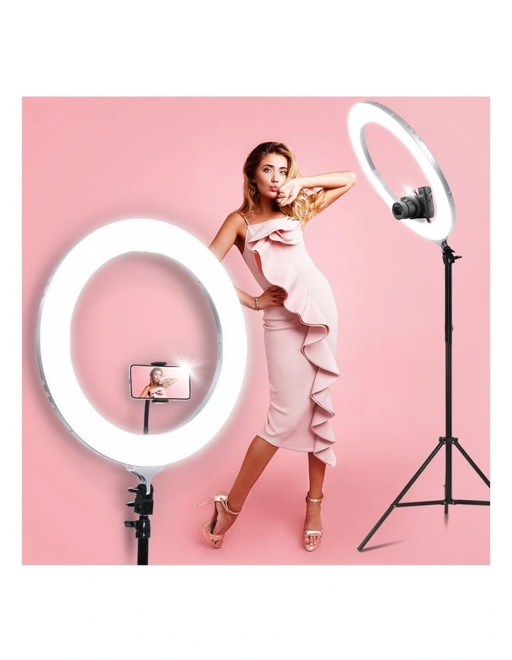 LED 19" Ring Light With Stand in Black